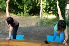 Занятия йогой на природе