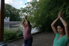 Занятия йогой на природе
